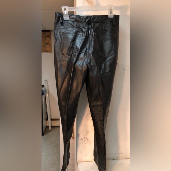 Straight cut, very narrow leather pants - Picture 5 of 8